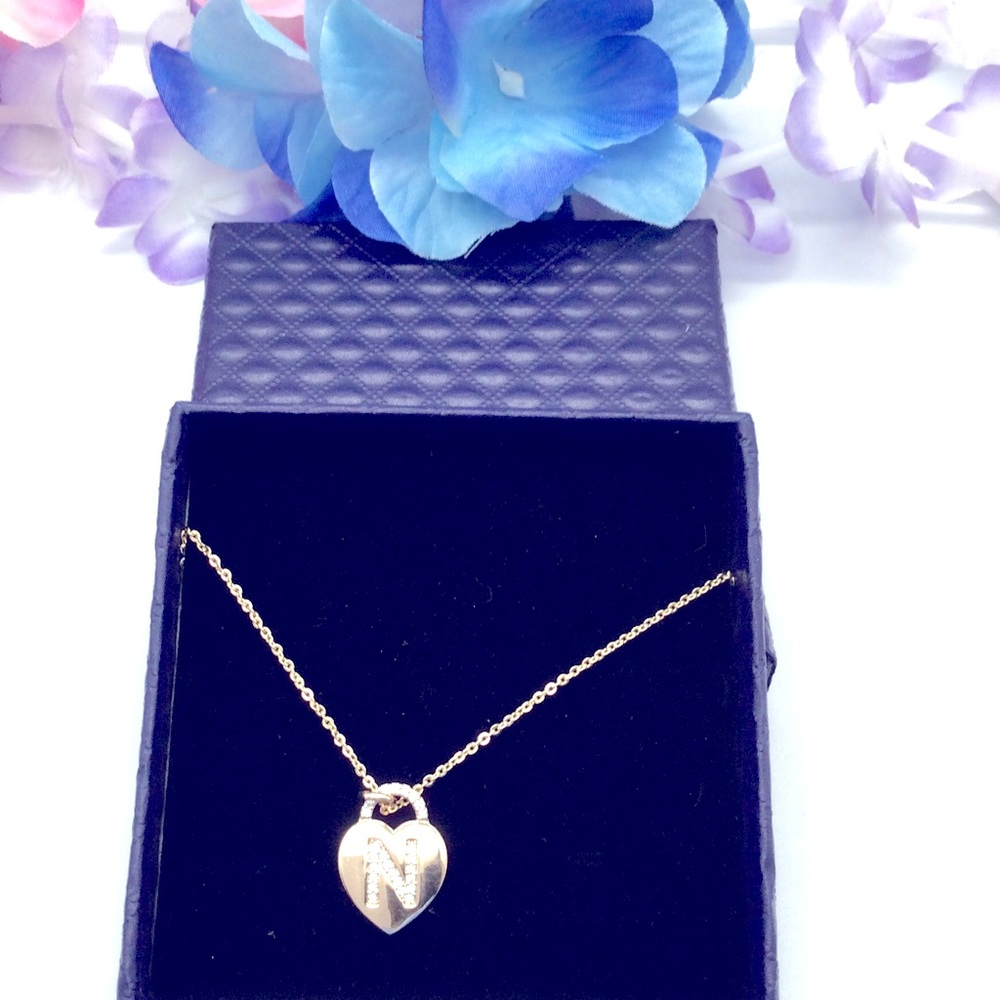 - Fashion jewelry letter N heart shape necklace new.
